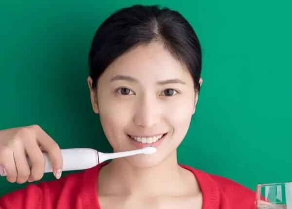 刷牙三連問：刷牙要刷多久，為何刷牙總出血，要刷舌苔嗎？