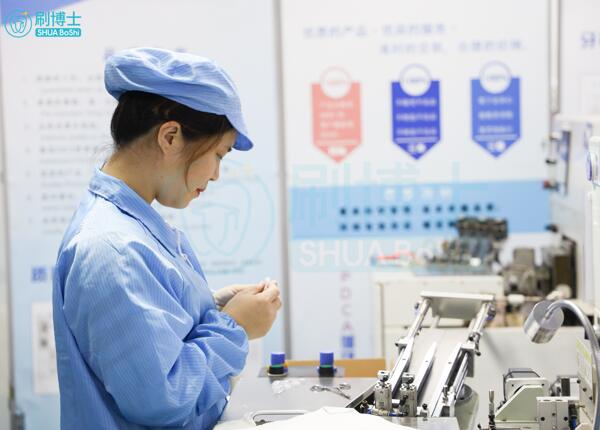 代加工的電動牙刷安全嗎？正規(guī)電動牙刷代工廠產(chǎn)品有保障！